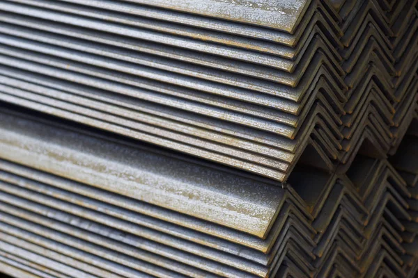 Metal profil açısı depodaki paketlerine metal ürünleri, Rusya Federasyonu