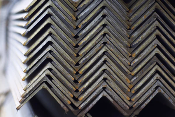 Metal profil açısı metal ürünlerin depodaki paketlerinde