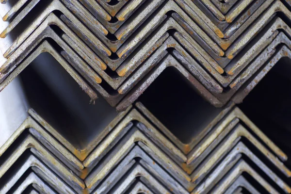 Metal profil açısı depodaki paketlerine metal ürünleri, Rusya Federasyonu