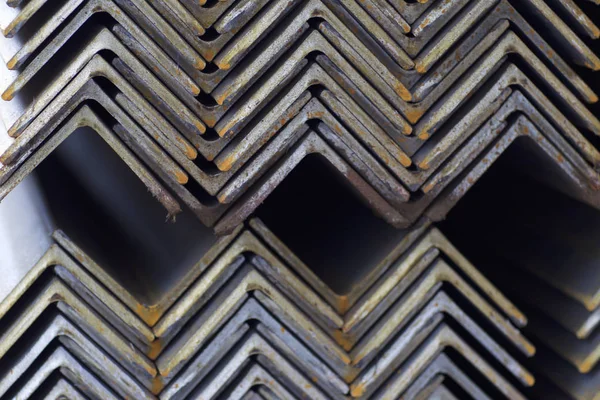 Metal profil açısı depodaki paketlerine metal ürünleri, Rusya Federasyonu