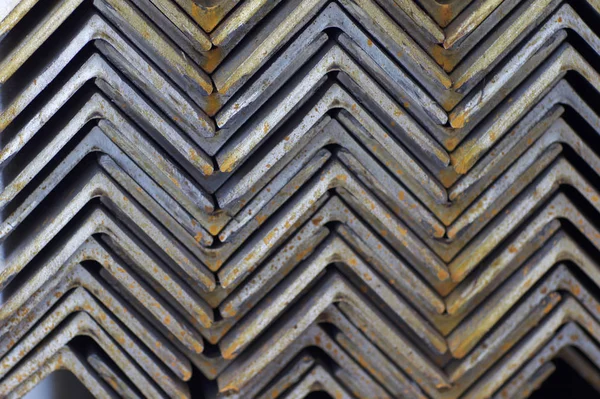 Metal profil açısı depodaki paketlerine metal ürünleri, Rusya Federasyonu