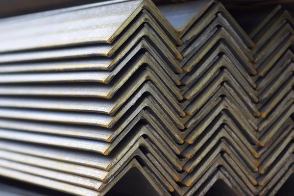 Metal profil açısı depodaki paketlerine metal ürünleri, Rusya Federasyonu