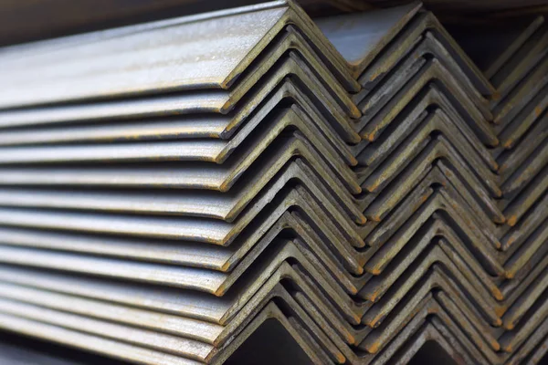 Metal profil açısı depodaki paketlerine metal ürünleri, Rusya Federasyonu