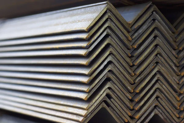 Metal profil açısı metal ürünlerin depodaki paketlerinde