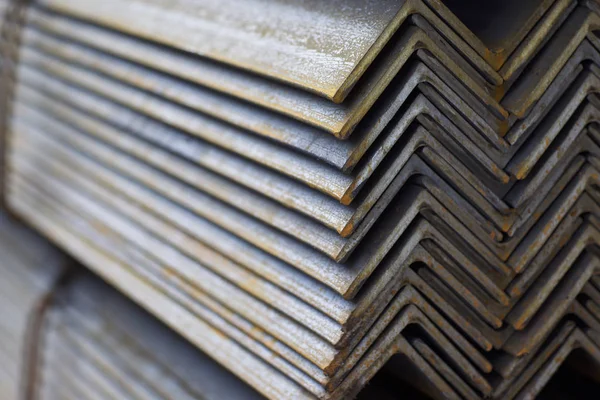 Metal profil açısı depodaki paketlerine metal ürünleri, Rusya Federasyonu