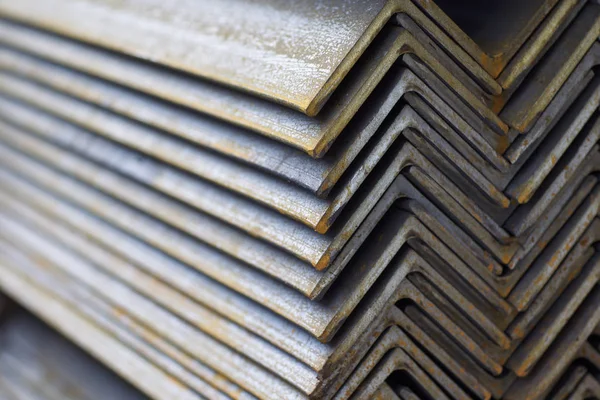 Metal profil açısı depodaki paketlerine metal ürünleri, Rusya Federasyonu