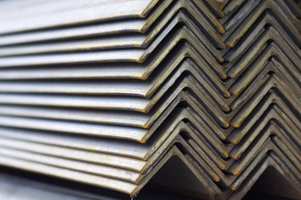 Metal profil açısı depodaki paketlerine metal ürünleri, Rusya Federasyonu