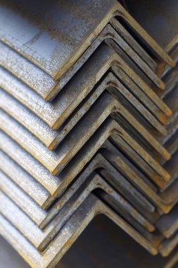 Metal profil açısı depodaki paketlerine metal ürünleri, Rusya Federasyonu