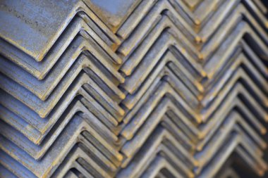 Metal profil açısı depodaki paketlerine metal ürünleri, Rusya Federasyonu