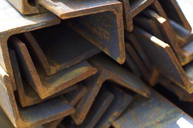 Metal profil açısı depodaki paketlerine metal ürünleri, Rusya Federasyonu