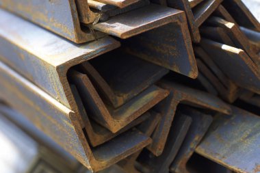 Metal profil açısı depodaki paketlerine metal ürünleri, Rusya Federasyonu