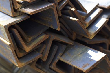 Metal profil açısı depodaki paketlerine metal ürünleri, Rusya Federasyonu