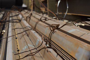 Metal profil açısı depodaki paketlerine metal ürünleri, Rusya Federasyonu