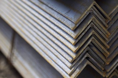 Metal profil açısı depodaki paketlerine metal ürünleri, Rusya Federasyonu