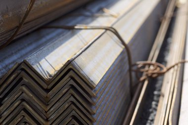 Metal profil açısı depodaki paketlerine metal ürünleri, Rusya Federasyonu