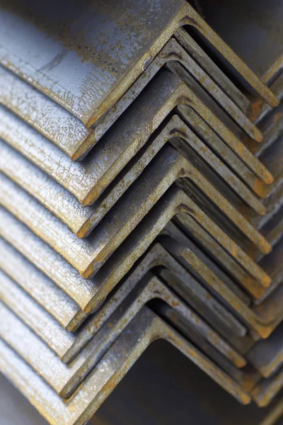 Metal profil açısı depodaki paketlerine metal ürünleri, Rusya Federasyonu