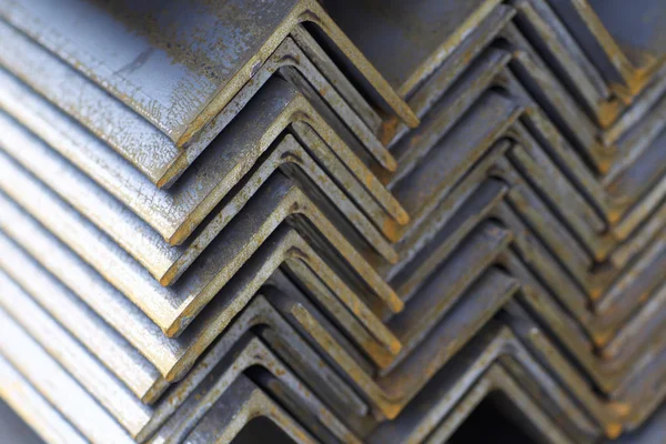 Metal profil açısı depodaki paketlerine metal ürünleri, Rusya Federasyonu