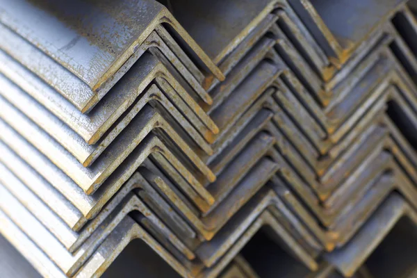 Metal profil açısı depodaki paketlerine metal ürünleri, Rusya Federasyonu