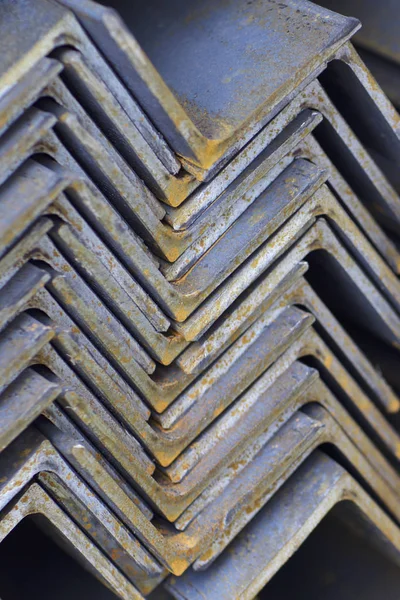 Metal profil açısı depodaki paketlerine metal ürünleri, Rusya Federasyonu