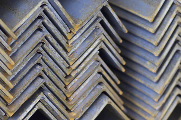 Metal profil açısı depodaki paketlerine metal ürünleri, Rusya Federasyonu