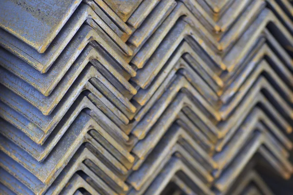 Metal profil açısı depodaki paketlerine metal ürünleri, Rusya Federasyonu