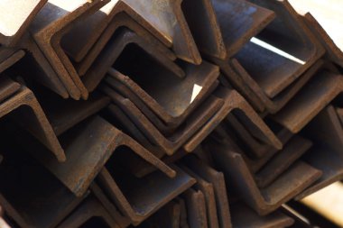 Metal profil açısı depodaki paketlerine metal ürünleri, Rusya Federasyonu