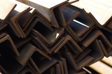 Metal profil açısı depodaki paketlerine metal ürünleri, Rusya Federasyonu