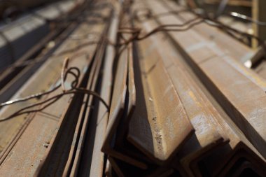 Metal profil açısı depodaki paketlerine metal ürünleri, Rusya Federasyonu