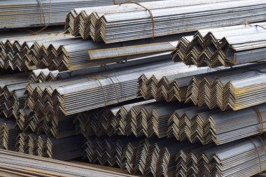 Metal profil açısı depodaki paketlerine metal ürünleri, Rusya Federasyonu
