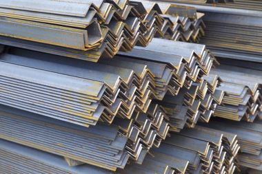 Metal profil açısı metal ürünlerin depodaki paketlerinde