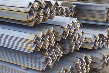 Metal profil açısı depodaki paketlerine metal ürünleri, Rusya Federasyonu