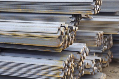 Metal profil açısı depodaki paketlerine metal ürünleri, Rusya Federasyonu