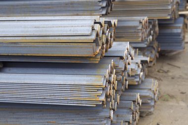 Metal profil açısı depodaki paketlerine metal ürünleri, Rusya Federasyonu