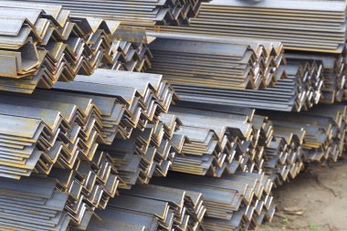 Metal profil açısı depodaki paketlerine metal ürünleri, Rusya Federasyonu