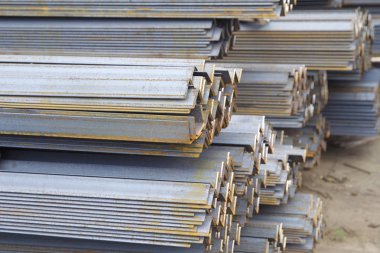 Metal profil açısı depodaki paketlerine metal ürünleri, Rusya Federasyonu