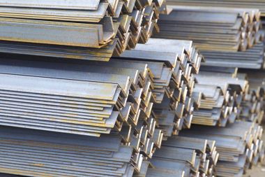 Metal profil açısı metal ürünlerin depodaki paketlerinde