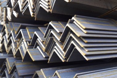 Metal profil açısı depodaki paketlerine metal ürünleri, Rusya Federasyonu
