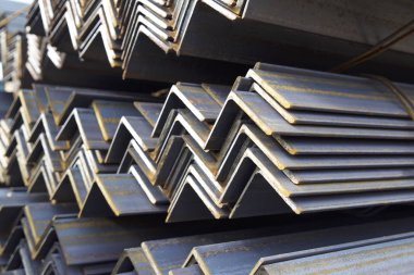 Metal profil açısı depodaki paketlerine metal ürünleri, Rusya Federasyonu