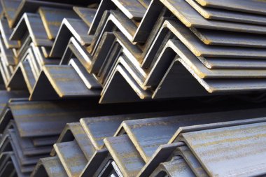 Metal profil açısı depodaki paketlerine metal ürünleri, Rusya Federasyonu