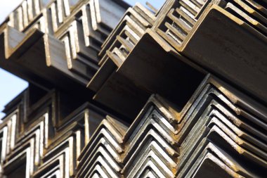 Metal profil açısı depodaki paketlerine metal ürünleri, Rusya Federasyonu