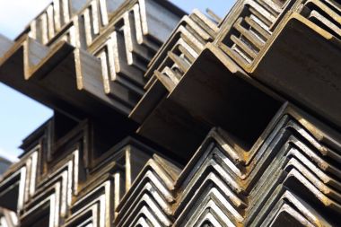 Metal profil açısı depodaki paketlerine metal ürünleri, Rusya Federasyonu