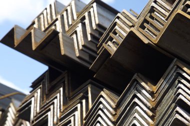 Metal profil açısı depodaki paketlerine metal ürünleri, Rusya Federasyonu