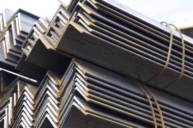 Metal profil açısı depodaki paketlerine metal ürünleri, Rusya Federasyonu