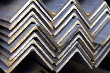 Metal profil açısı metal ürünlerin depodaki paketlerinde