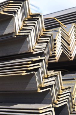 Metal profil açısı depodaki paketlerine metal ürünleri, Rusya Federasyonu