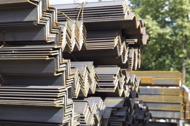 Metal profil açısı depodaki paketlerine metal ürünleri, Rusya Federasyonu