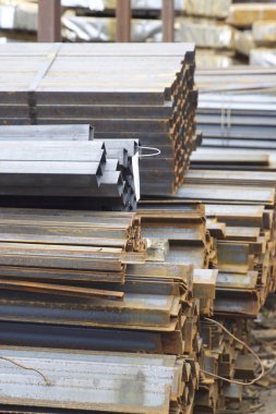 Metal profil açısı depodaki paketlerine metal ürünleri, Rusya Federasyonu