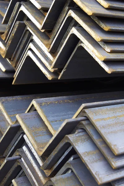 Metal profil açısı depodaki paketlerine metal ürünleri, Rusya Federasyonu