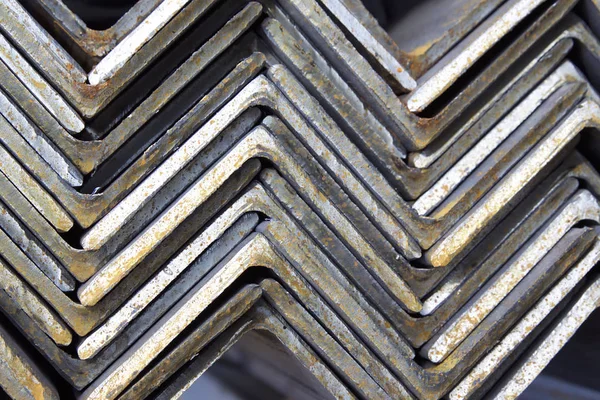 Metal profil açısı depodaki paketlerine metal ürünleri, Rusya Federasyonu