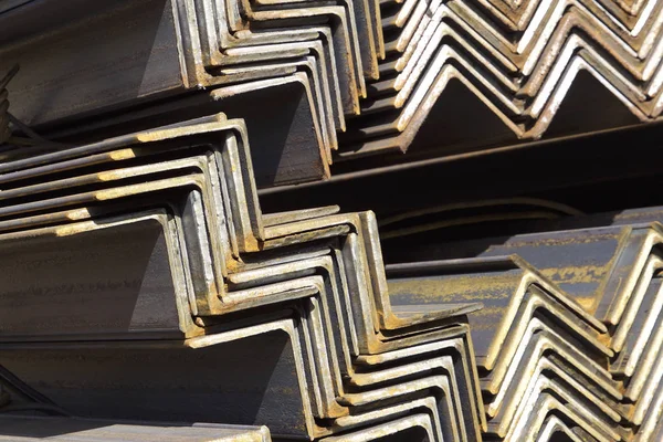 Metal profil açısı depodaki paketlerine metal ürünleri, Rusya Federasyonu